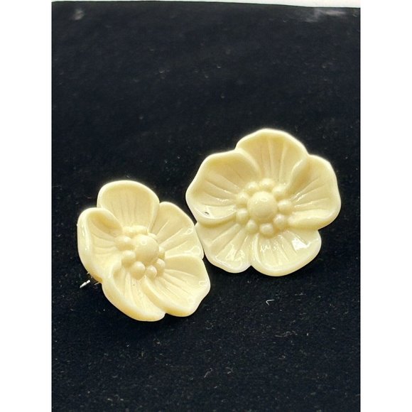 Unbranded Jewelry Vintage Plastic Flower Earrings Post Poshmark